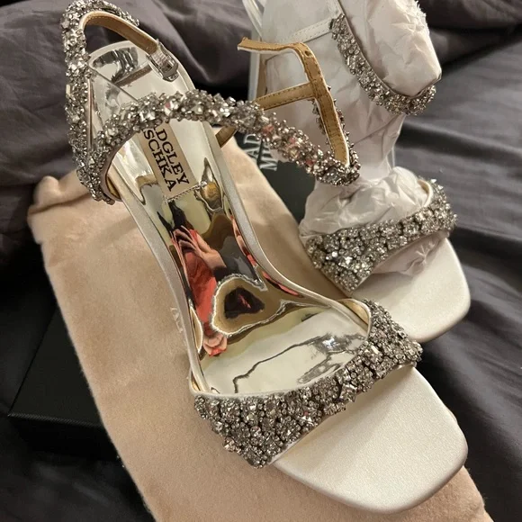 Badgley Mischka Galia Size White Satin - Picture 12 of 17